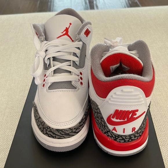 Fire Red Jordan 3’s size 4 (GS) - Picture 3 of 7